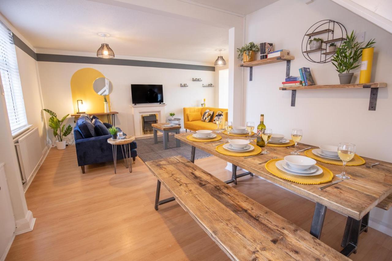 Saltbox Properties- Large!! 3 Bed, 3 Bath House, Parking, Fast Wifi, Town Centre Location! Sleeps 6 Ashby-de-la-Zouch Dış mekan fotoğraf